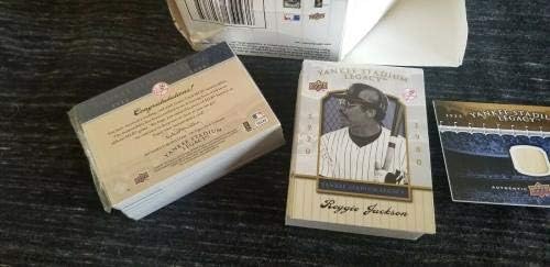 2008 Ud Yankee Stadium Legacy Истински Автентичен Набор от бейзболни картички С 2 Използвани Неистински топки - MLB Game Използвани Бейзболни топки
