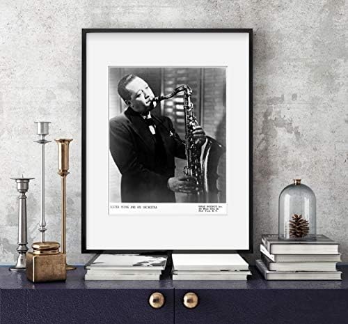БЕЗКРАЙНИ СНИМКИ Снимка: Лестър Уилис Йънг, свири на саксафоне, 1909-1959, Президент, Американски джаз